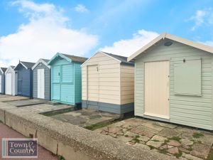 BEACH HUT- click for photo gallery